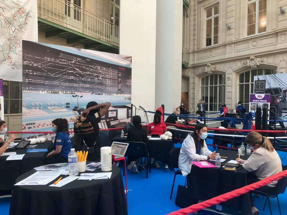 Forum "Un billet pour l'emploi" à la Gare du Nord.