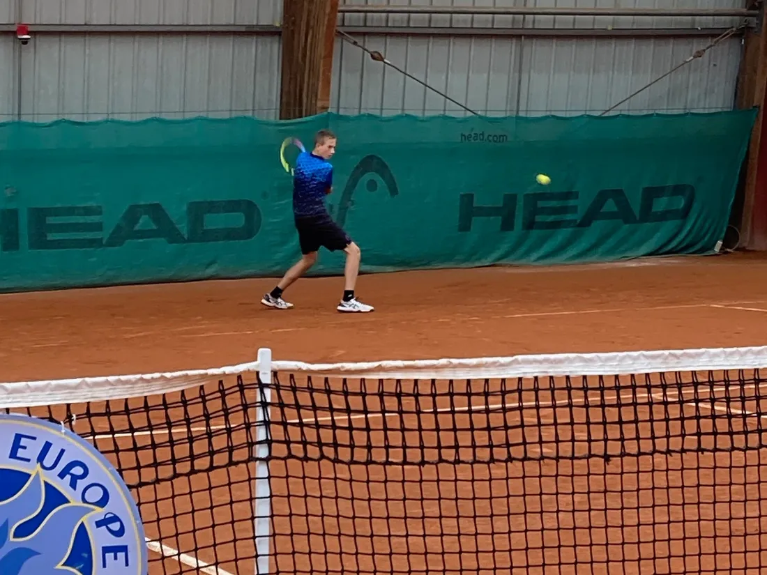 L'un des participants à l'International Cup Tennis U16