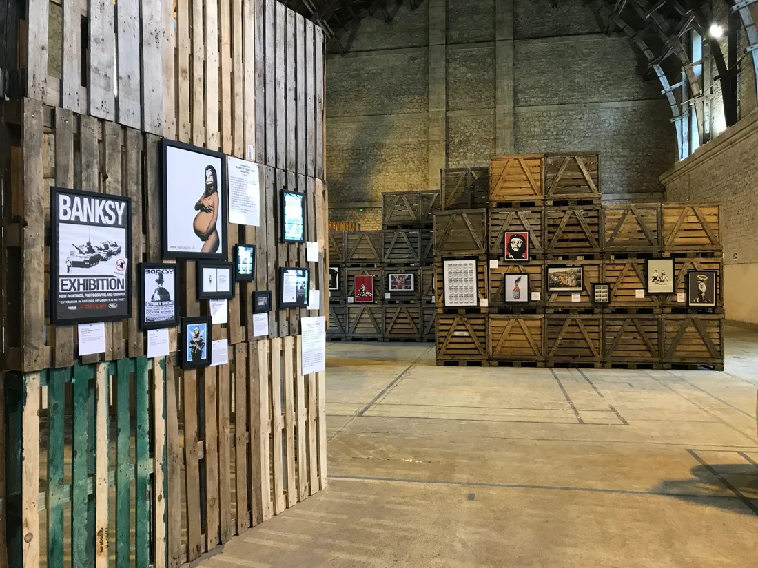 L'exposition Banksy au Manège des Casernes, à Libourne