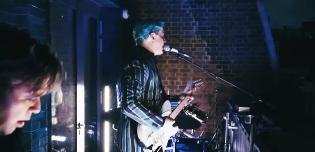 Jack White joue Seven Nation Army pour 'l'inauguration du magasin Third Man records.