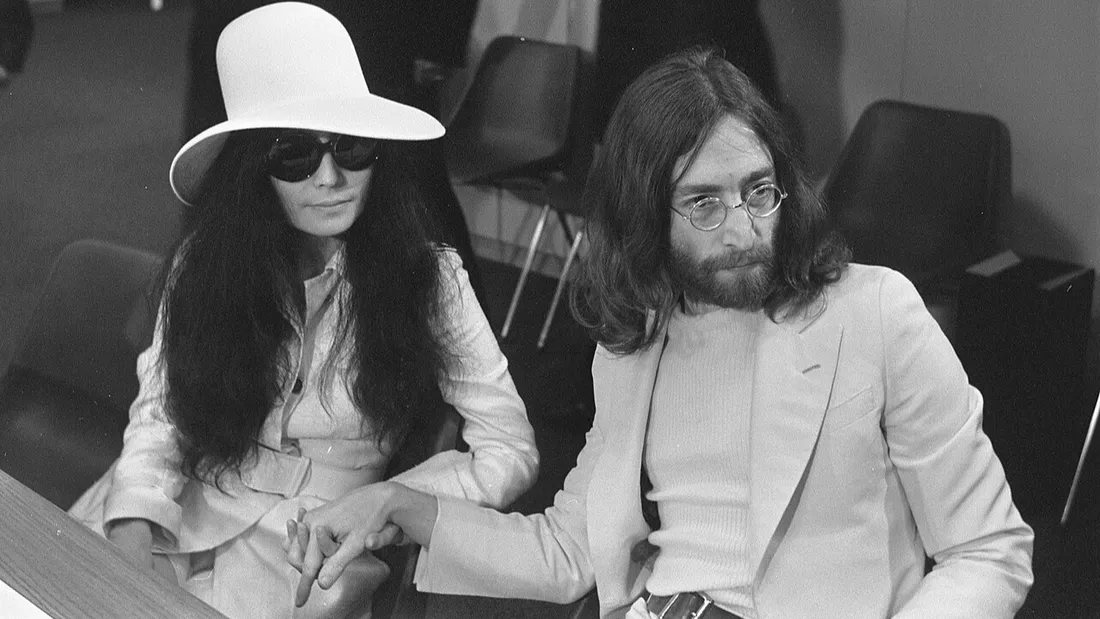 John Lennon (ici avec Yoko Ono) a été assassiné le 8 décembre 1980.