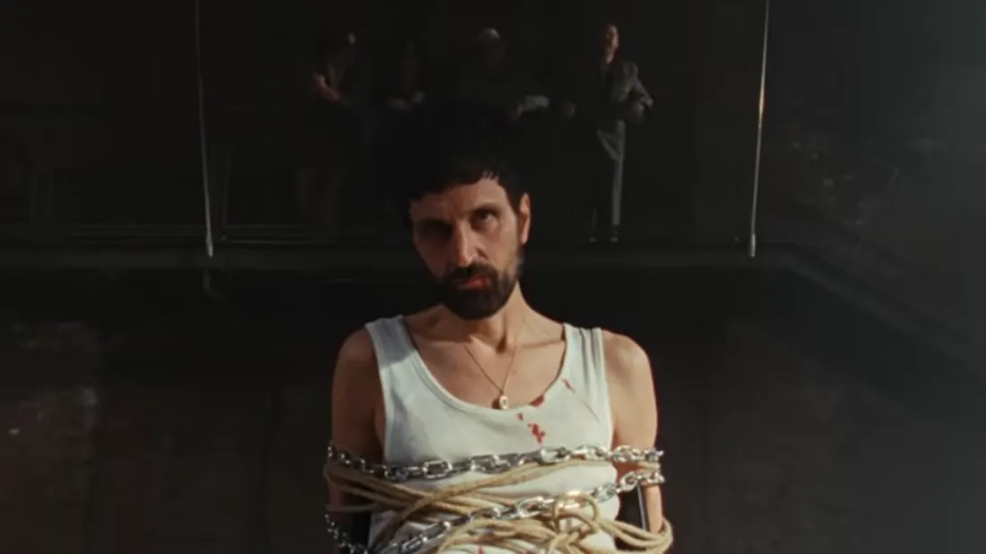 Le clip de "Darkest Lullaby" de Kasabian ouvre leur nouvel album "Happenings".