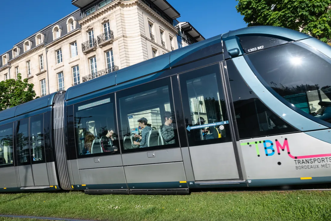 Les trams et bus du réseau TBM termineront leur service à 22h, ce mardi 4 juillet.