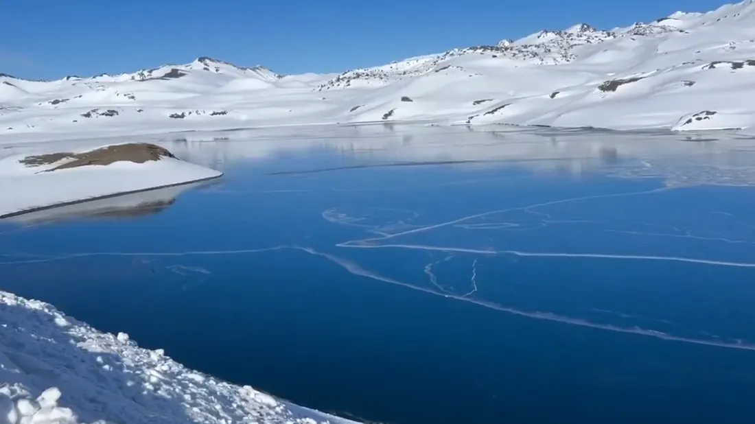 La Laguna Del Maule "chante" en sous l'effet du réchauffement climatique.