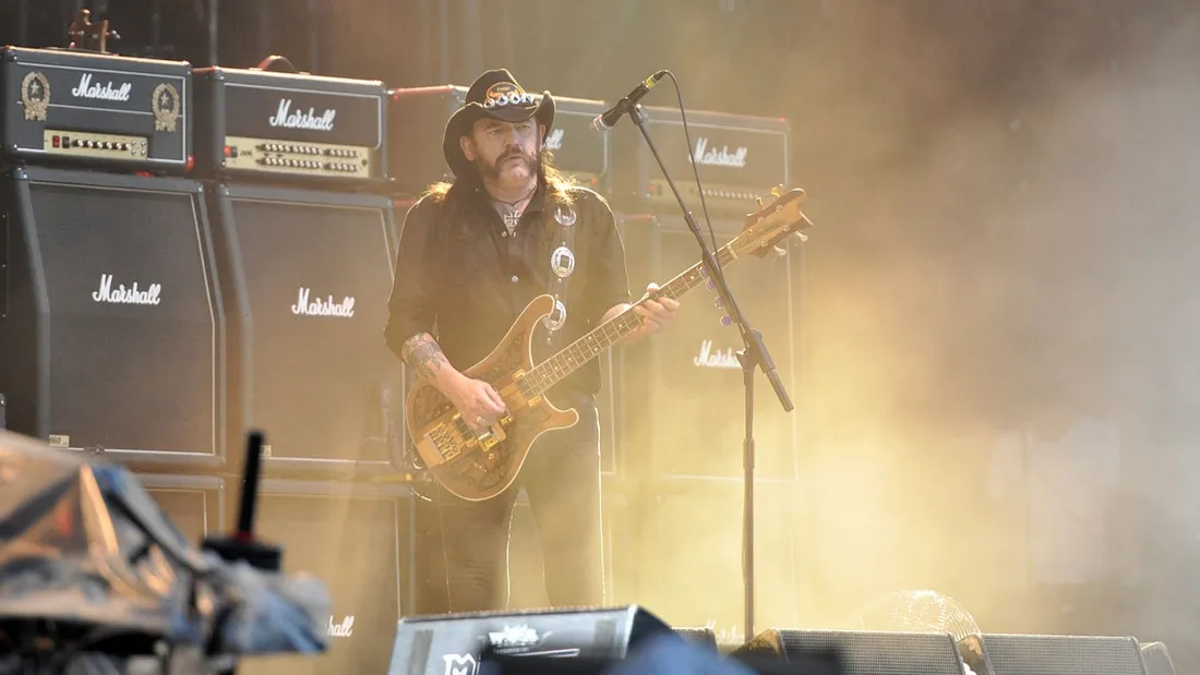 Lemmy Kilmister a su rester fidèle à sa réputation par delà la mort...