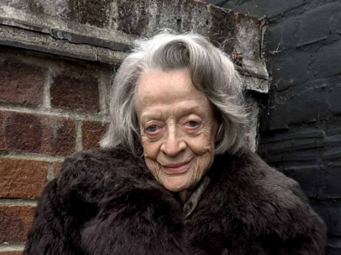 Maggie Smith :  la célèbre actrice de "Harry Potter" devient égérie de Loewe à 88 ans (photos)