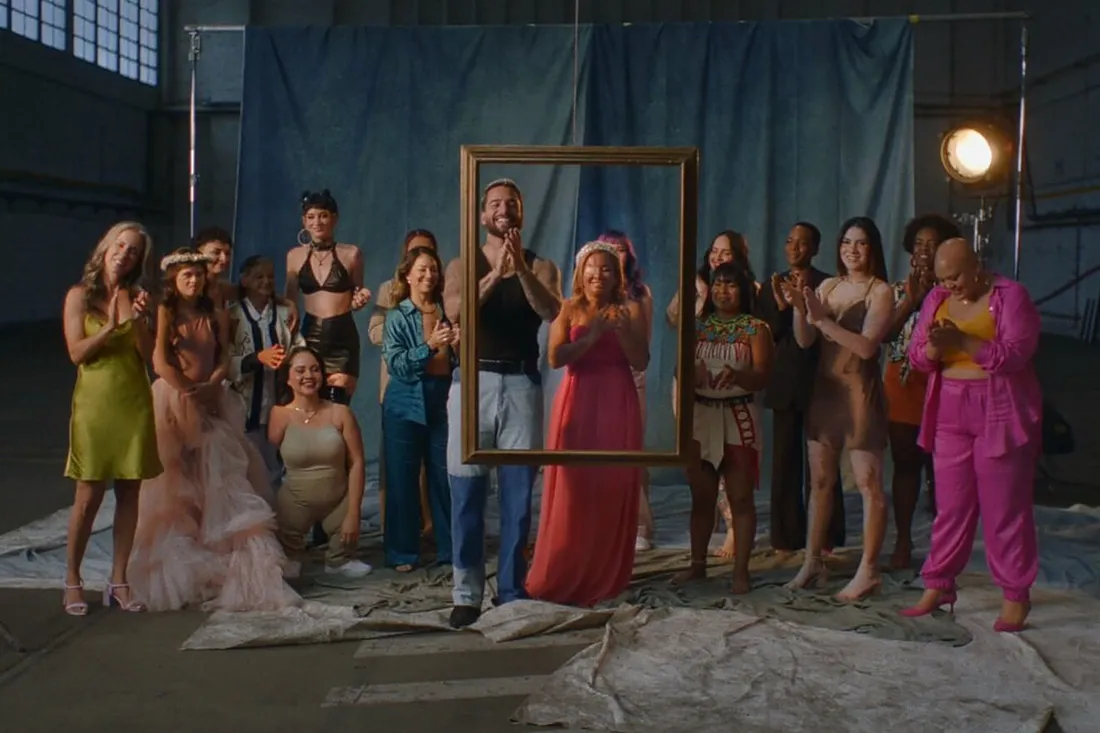 Maluma et toutes les participantes de sa vidéo "La Reina"