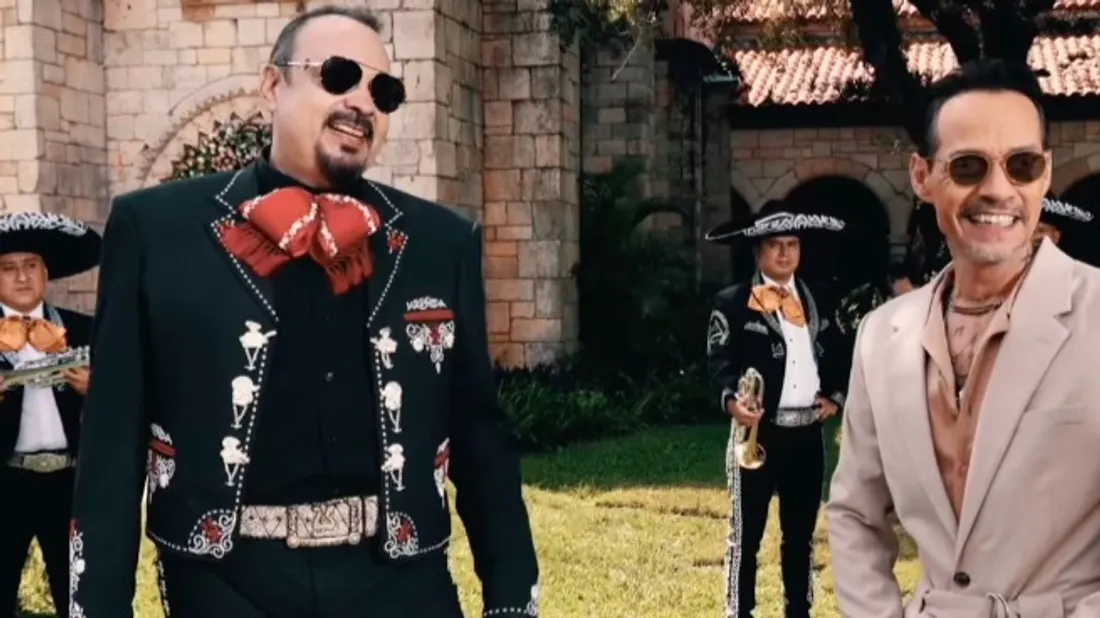 Pepe Aguilar et Marc Anthony sur le tournage de leur vidéo "Ojala Te Duela". 