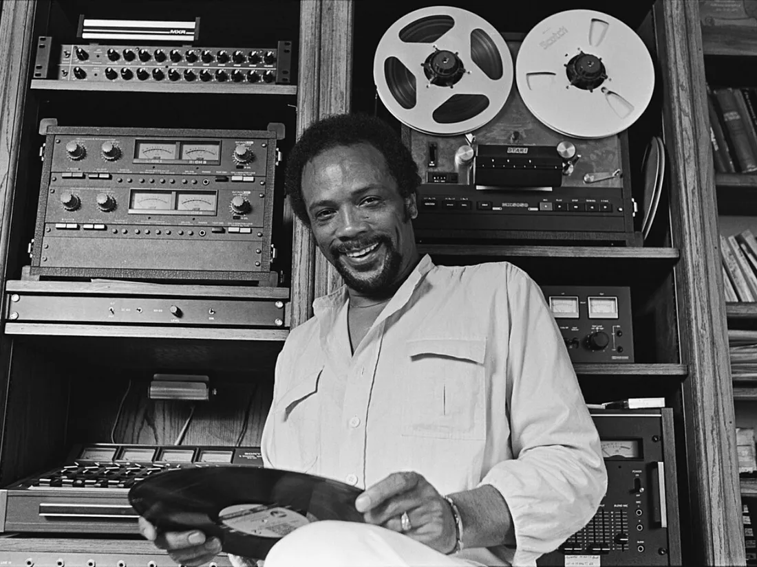 Quincy Jones en studio dans les années 1980.
