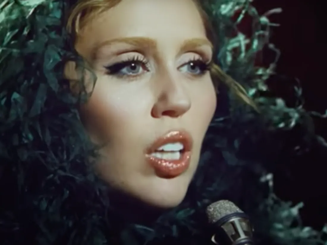 Miley Cyrus - Something Beautiful