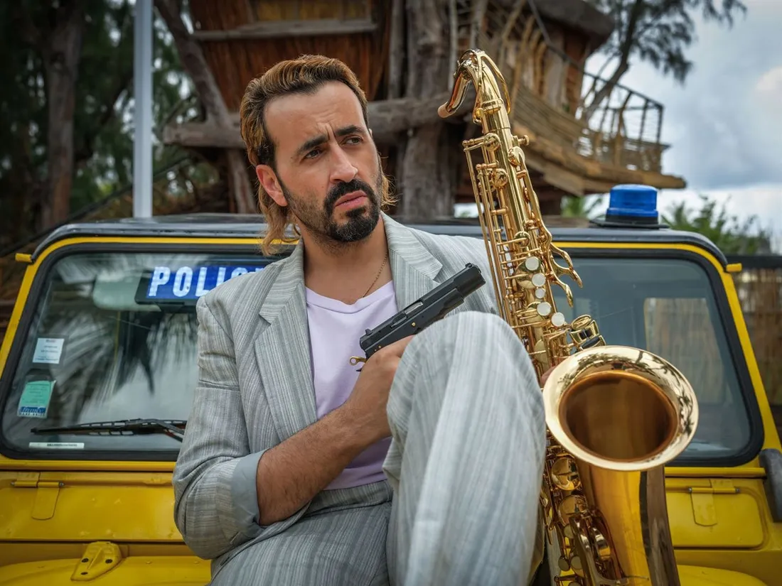 Jonathan Cohen, flic et chanteur, dans "Sentinelle" sur Prime Video.