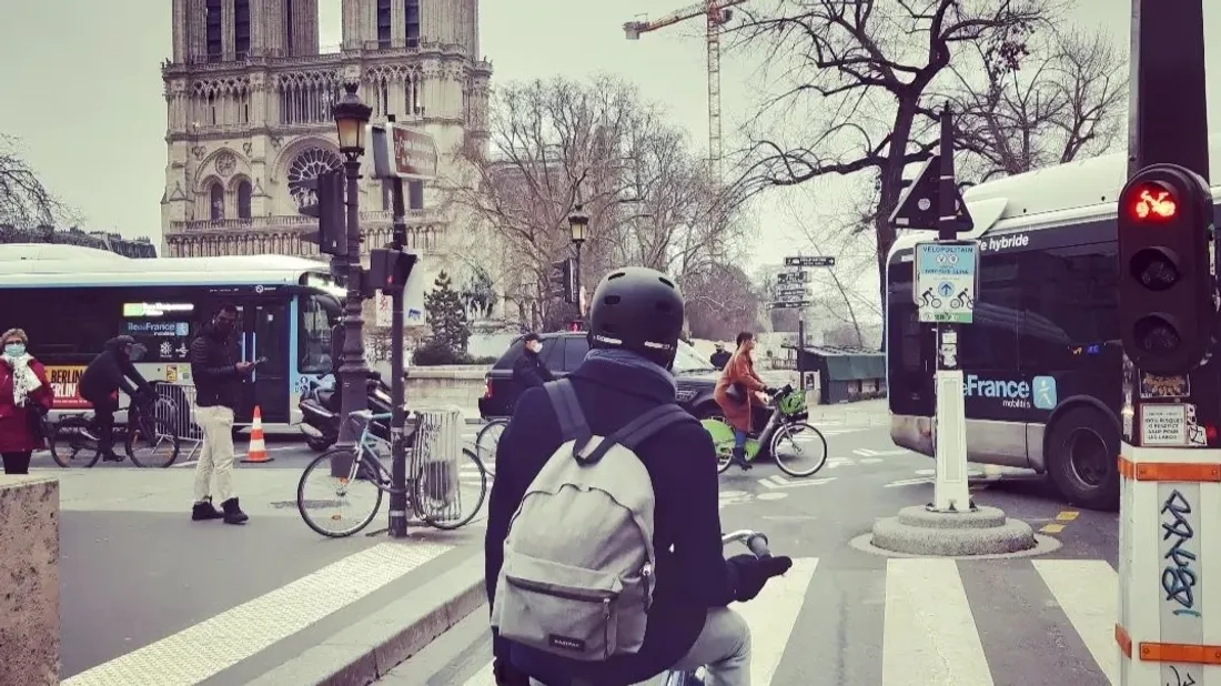 Paris : la police publie sur TikTok un florilège d'excuses de cyclistes