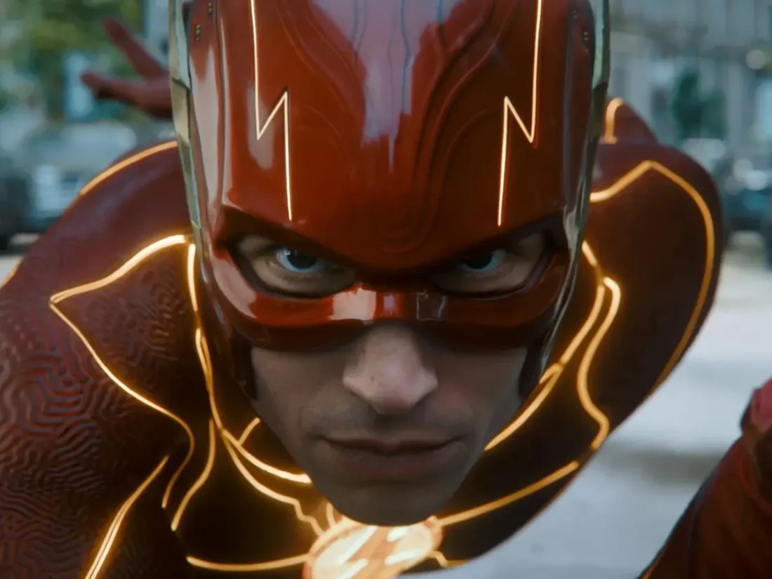 Ezra Miller est The Flash.