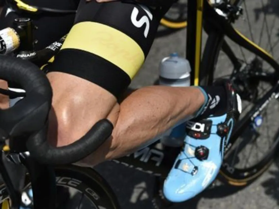 Un coureur cycliste prend la fuite juste avant le départ d’une course