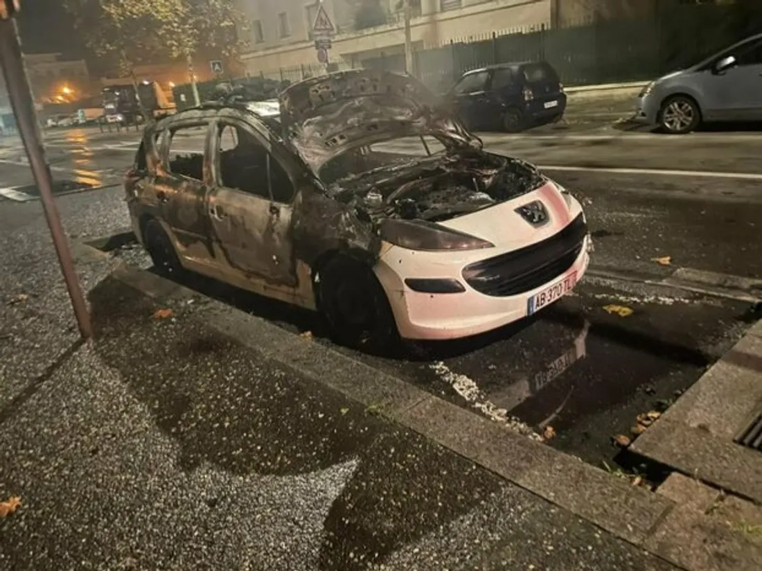 Mantes-la-Jolie : deux véhicules incendiés, une enquête est ouverte