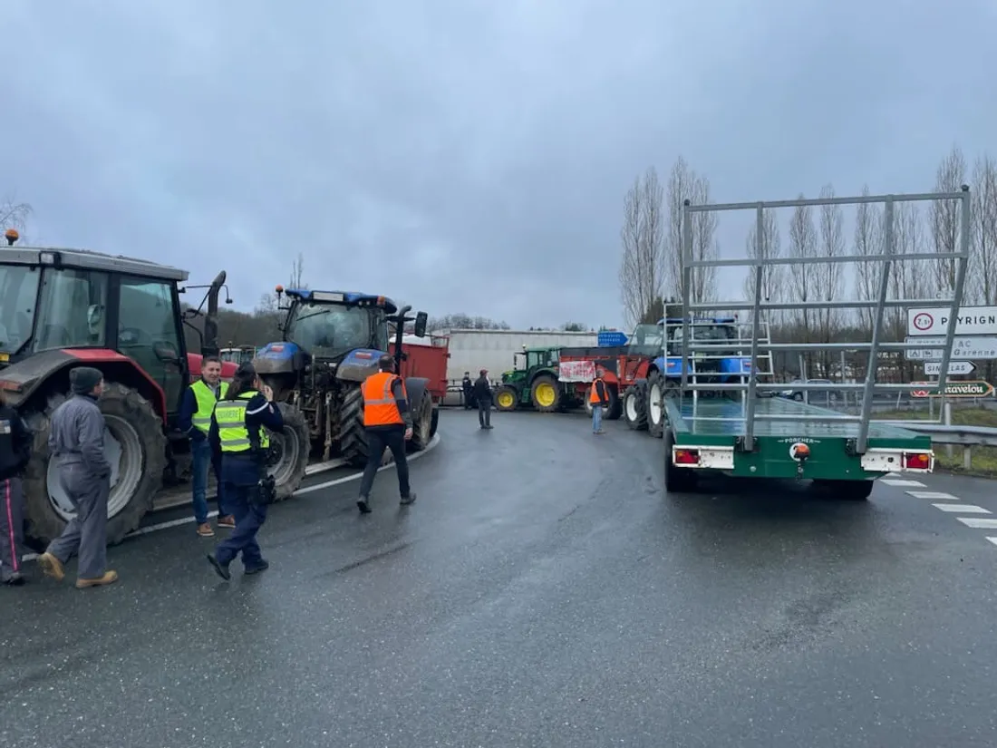Les agriculteurs bloquent la ville de Langon