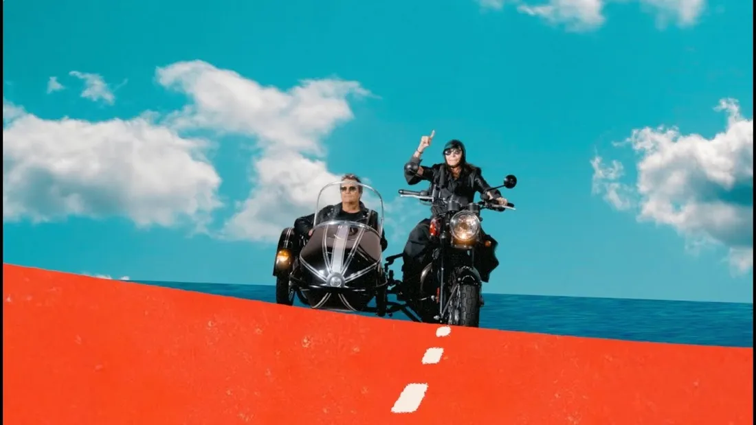 Axel Bauer et Brigitte Fontaine présentent leur single "Merde à la mer"...