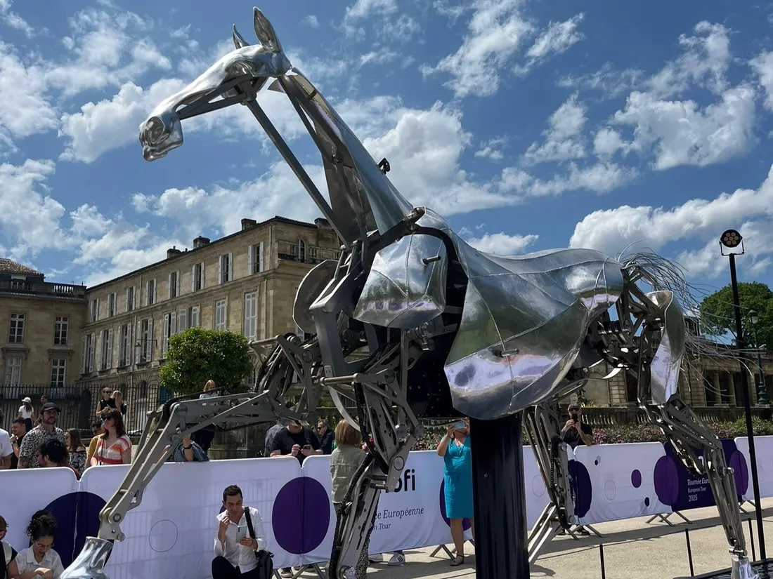 Zeus a été installé dans le Jardin public de Bordeaux