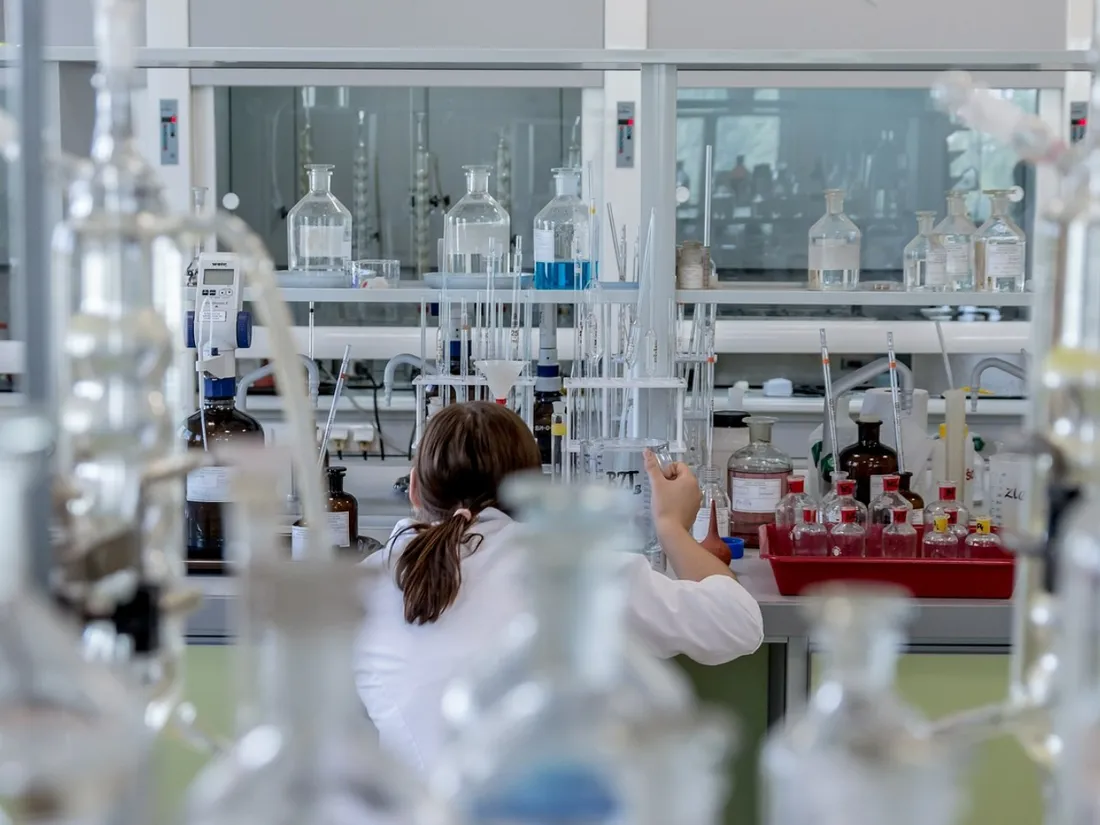 Santé : des chercheurs auraient enfin identifié la bactérie à l'origine de l'endométriose