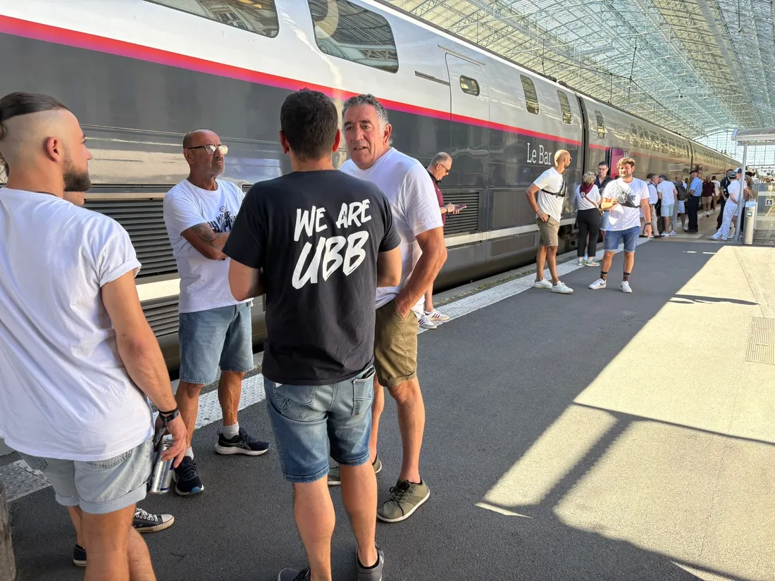 Les supporters de l'UBB sur le départ pour Paris