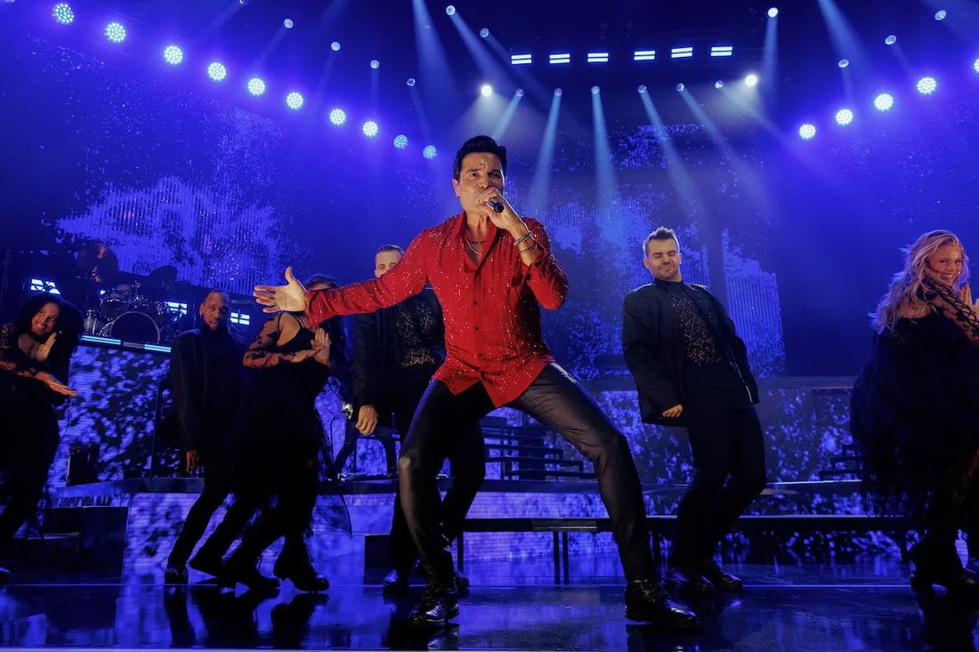 Chayanne est de retour avec sa tournée “Bailemos Otra Vez Tour”.