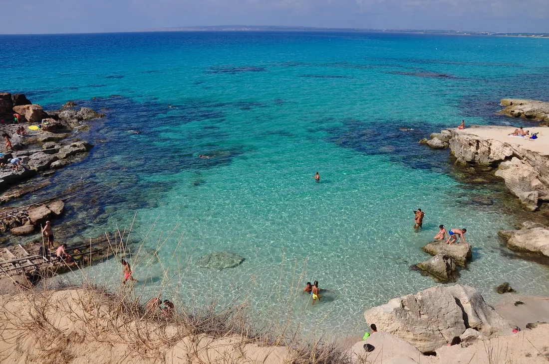Une crique sur l'île de Formentera aux Baléares.