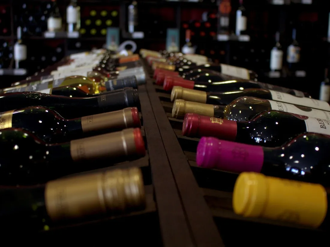 Bouteilles de vin - image d'illustration