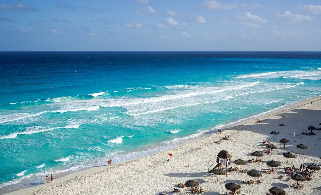 Mexique : les plages du golfe du pays touchées par une énorme fuite de pétrole 