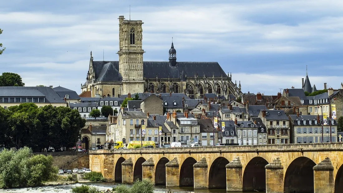Nevers et le pont de Loire