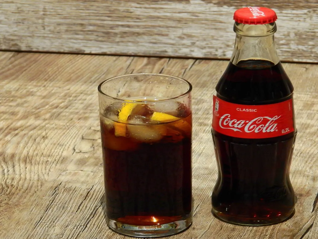 un homme meurt d'une overdose de Coca-Cola