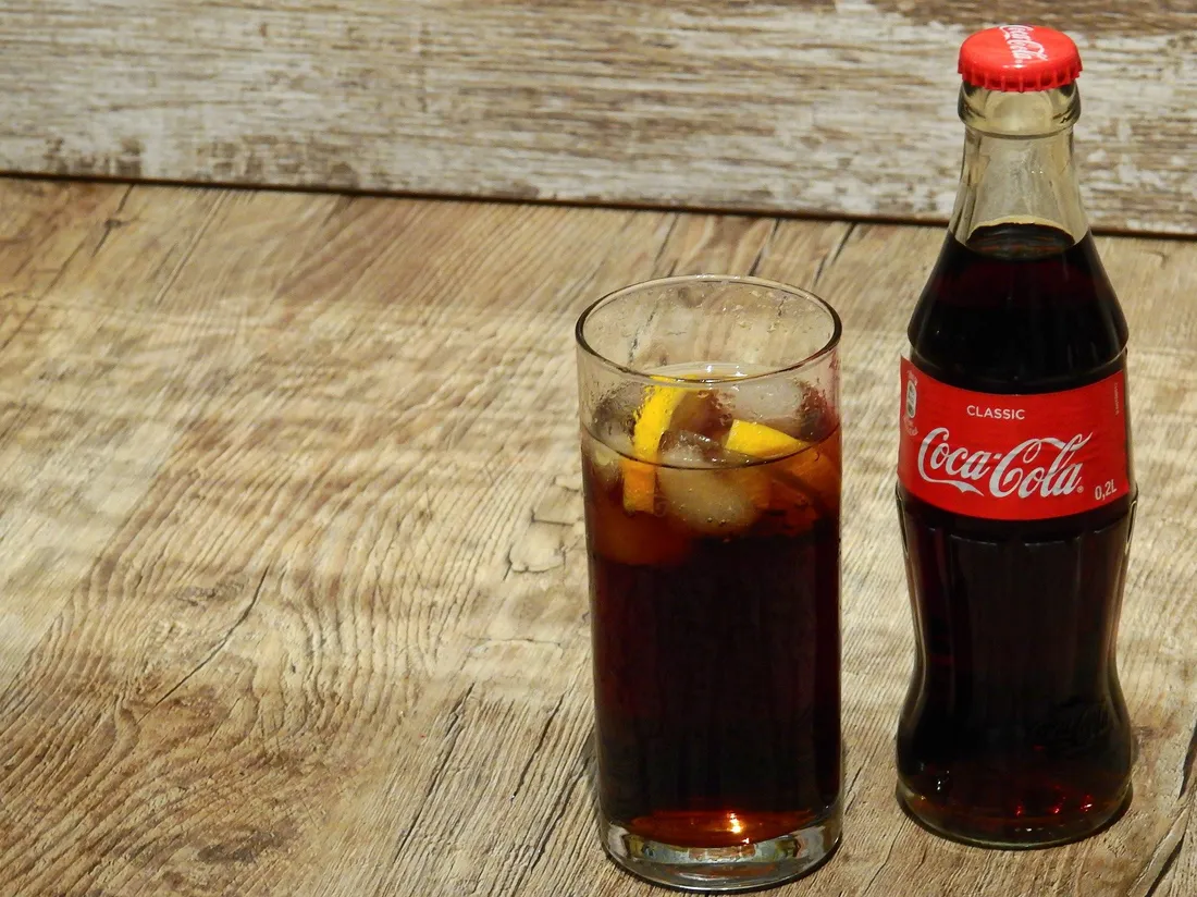 un homme meurt d'une overdose de Coca-Cola