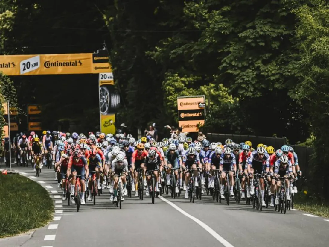 Les coureurs du Tour de France masculin sur les routes de l'Ouest en 2023