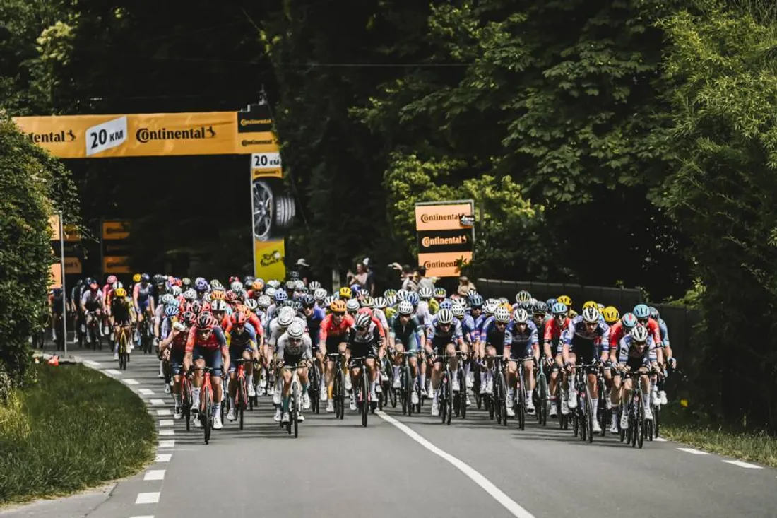 Les coureurs du Tour de France masculin sur les routes de l'Ouest en 2023