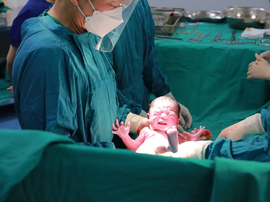 Elle apprend être enceinte et accouche... deux heures après !