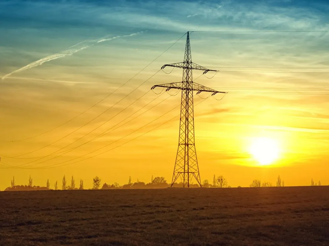 Un électricien coupait l’électricité de son village pour retrouver sa petite copine en cachette