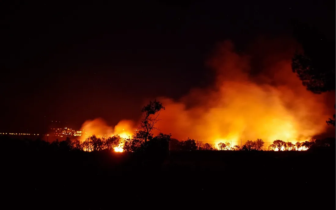 Portugal : plus de 1000 pompiers luttent contre un feu dans le sud du pays
