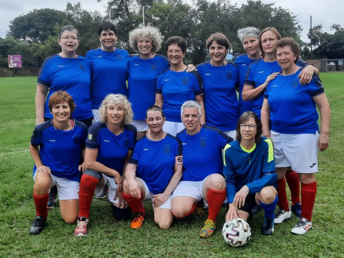 Football : elles chaussent leurs crampons pour remporter la "Coupe du monde des mamies"