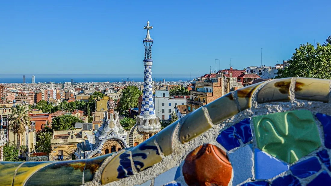 Vue du Park Güell à Barcelone, réalisé par l'architecte Antoni Gaudi.