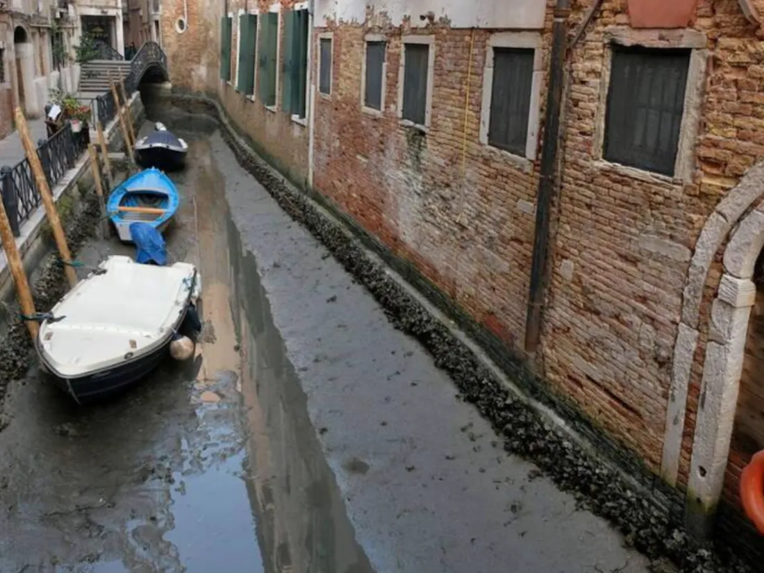 Sécheresse : les canaux de Venise à sec, les gondoles sont contraintes de rester à quai (vidéo)