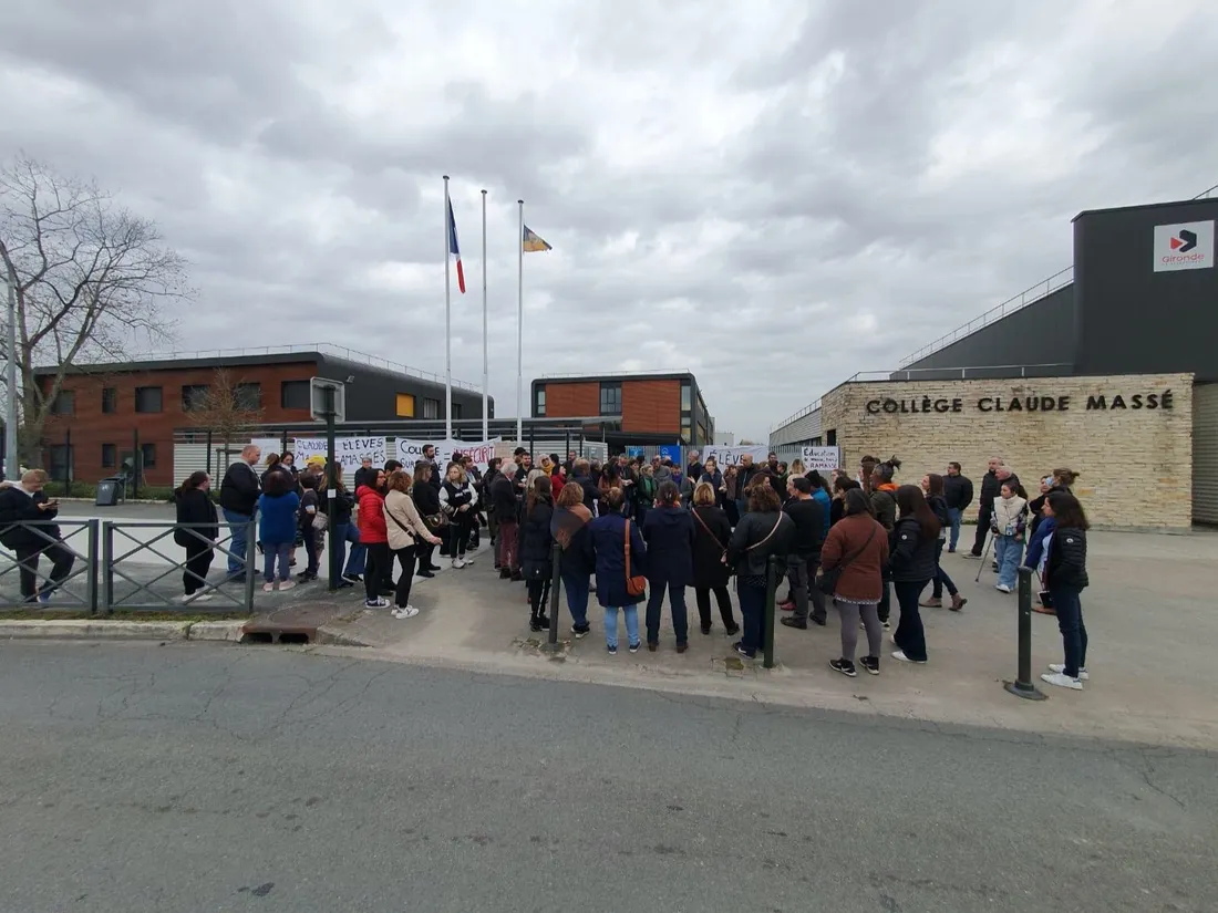 Parents d'élèves et personnels du Collège Claude Massé d'Ambarès et Lagrave mobilisés 