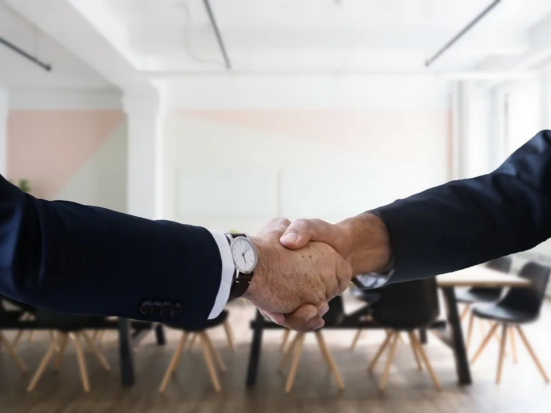 Des entretiens d'embauche sans CV sont proposés.
