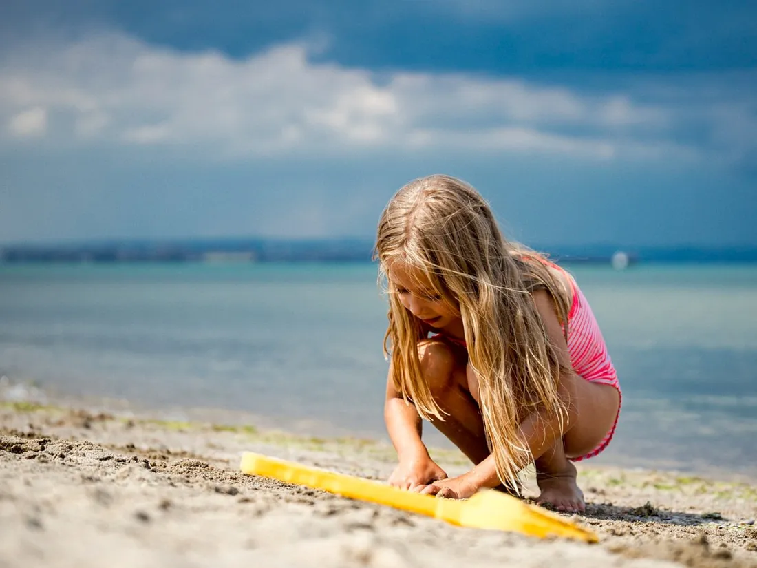 Un enfant en vacances - Photo d'illustration