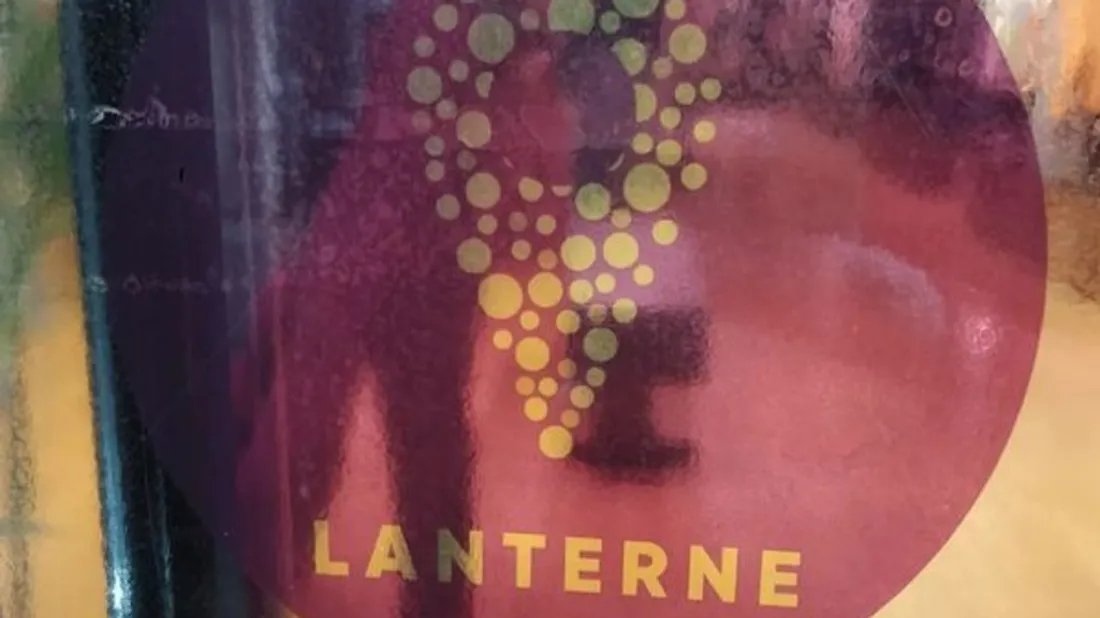 Les commerces sont reconnaissables avec un logo Lanterne.