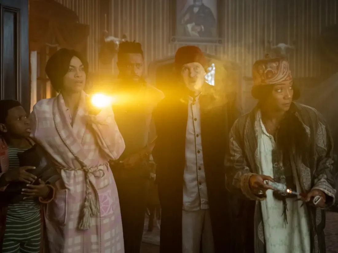 C. Dillon, R. Dawson, L. Stanfield, O. Wilson et T. Haddish dans "Le Manoir hanté".