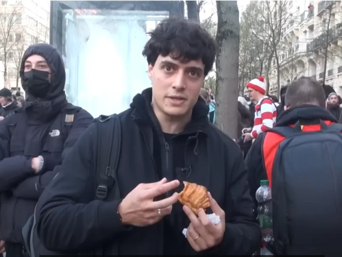 Un youtubeur italien tente de dénicher le meilleur croissant de Paris en pleine manifestation