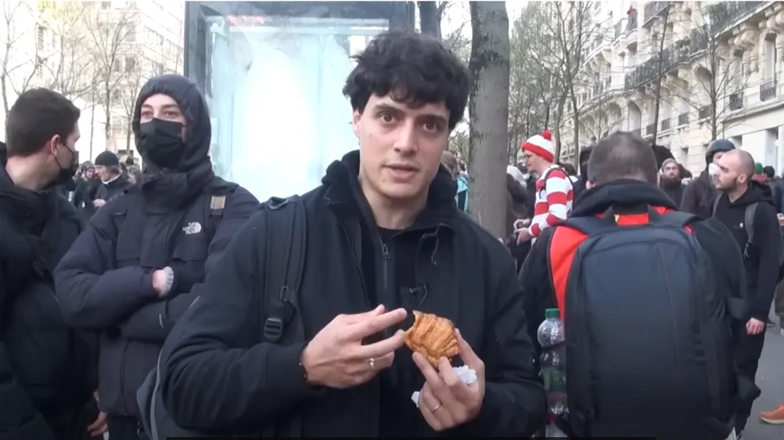 Un youtubeur italien tente de dénicher le meilleur croissant de Paris en pleine manifestation