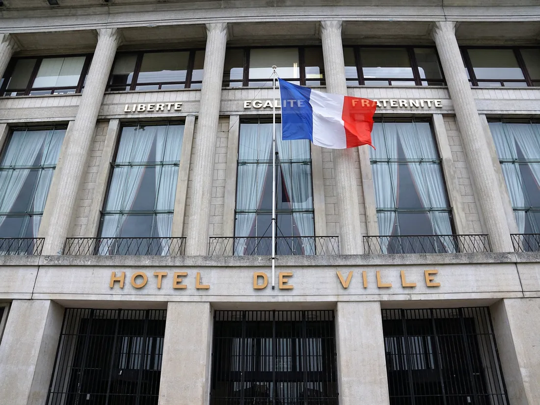 Elle apprend qu'elle est mariée à un inconnu depuis 13 ans en allant refaire sa carte d'identité