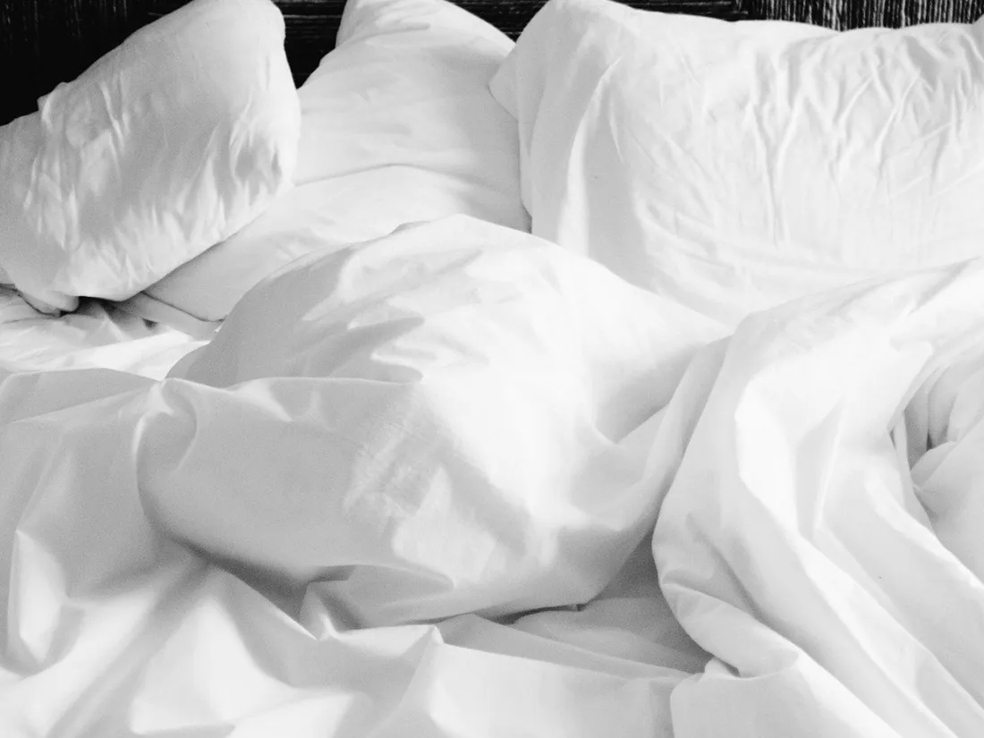 Job de rêve : et si vous étiez payé.e pour dormir et tester des matelas ?