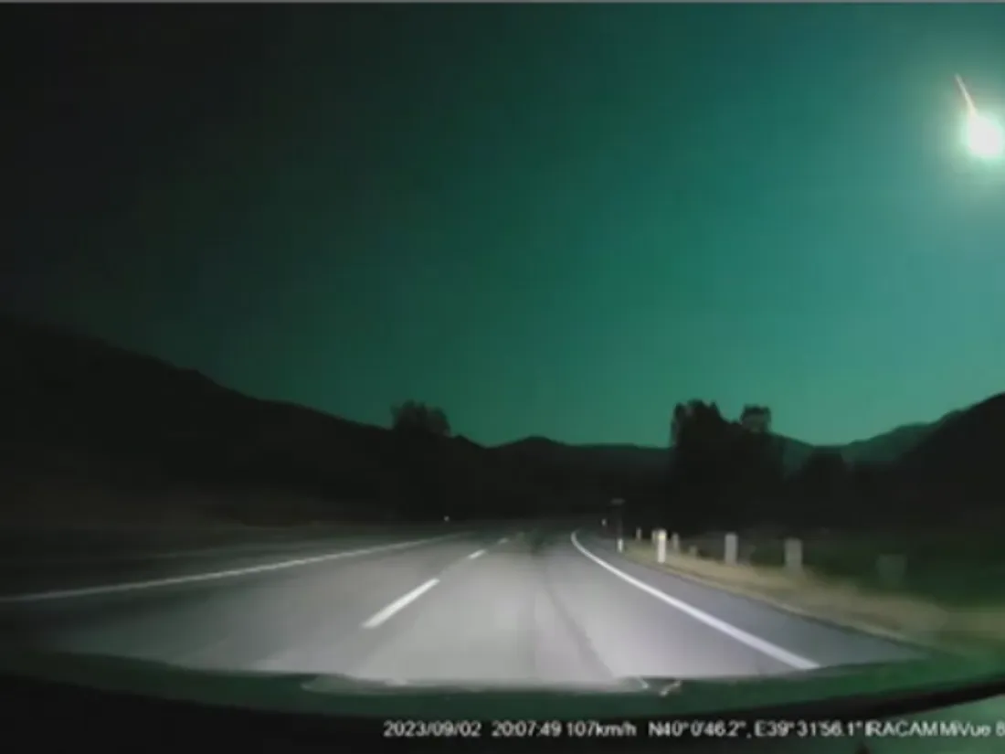 Un météore vert illumine le ciel en Turquie, les images fascinent les internautes (vidéo)