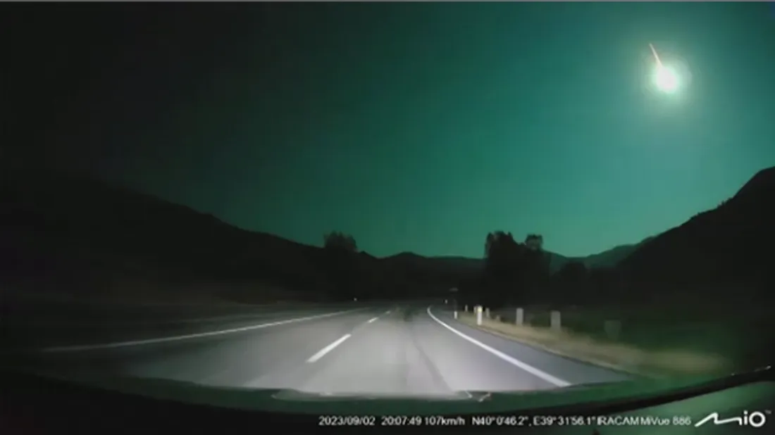 Un météore vert illumine le ciel en Turquie, les images fascinent les internautes (vidéo)